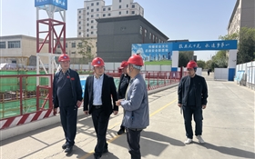 校领导检查“五一”假期校园安全和值班值守工作
